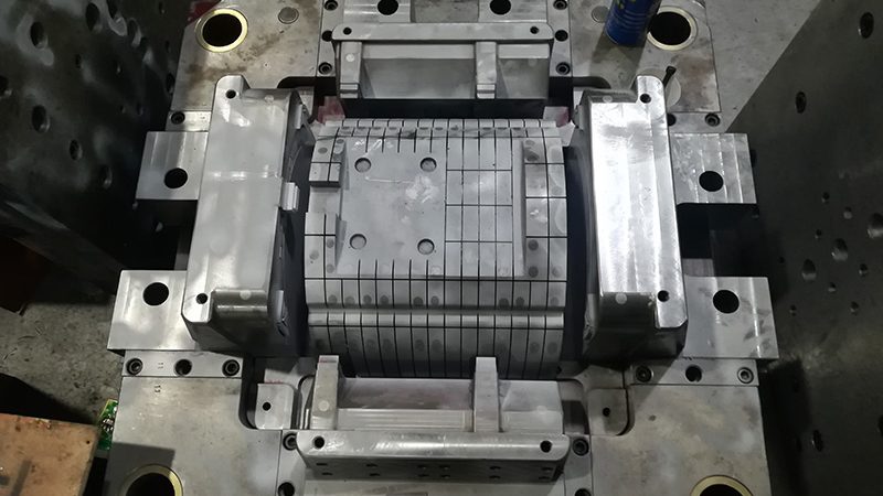 冲压模具配件：标准件与非标件的本质区别
