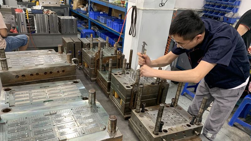 东莞模具加工厂定制模具报价明细，这些关键因素你了解吗？**