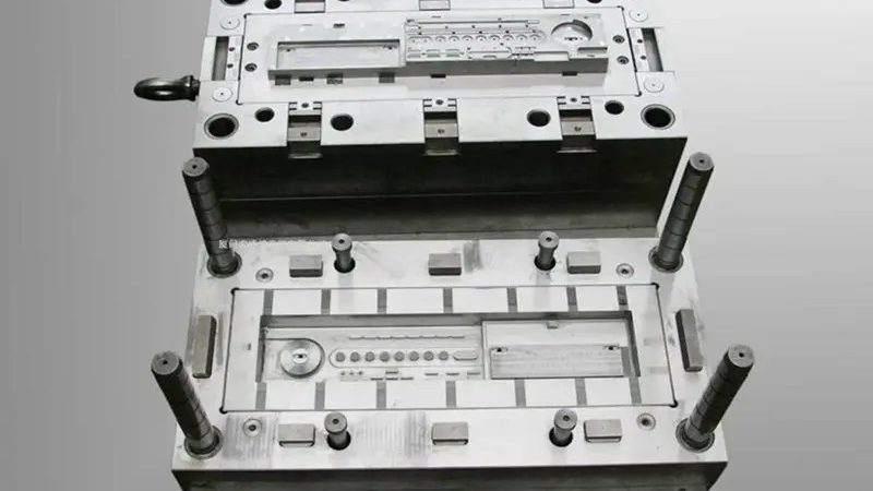 定制硅胶模具与塑料模具成本对比分析